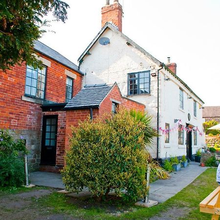 The Spotted Cow Hotel Belper Bagian luar foto